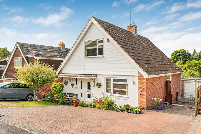 3 Bedroom Detached House For Sale In Hazel Close, Marlow, SL7
