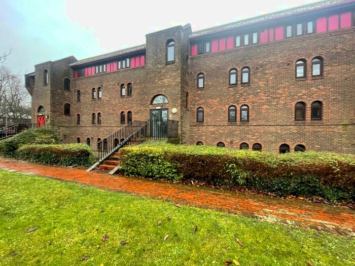 2 Bedroom Apartment For Sale In The Drive, Peterborough, PE3