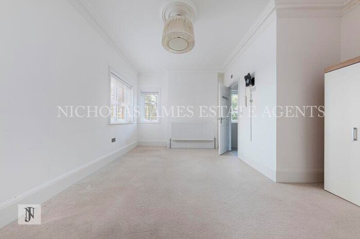 2 Bedroom Flat To Rent In Willenhall Lodge, Great North Road, New Barnet, EN5