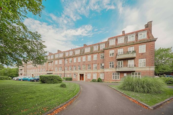 3 Bedroom Flat For Sale In Pitmaston Court, Goodby Road, Moseley, B13