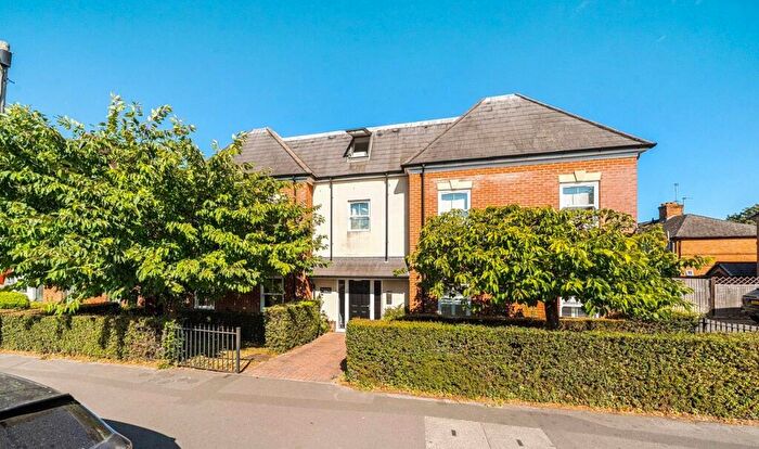3 Bedroom Apartment For Sale In Rockingham Gate, Rockingham Road Newbury, Berkshire, RG14