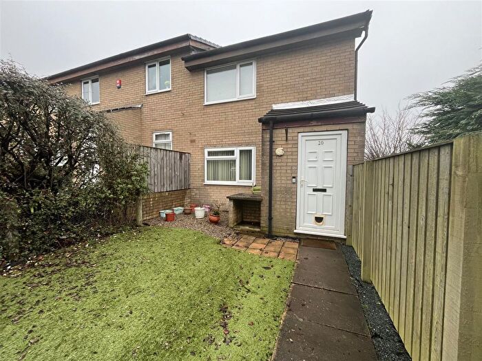 1 Bedroom Flat For Sale In Hydale Court, Low Moor, Bradford, BD12