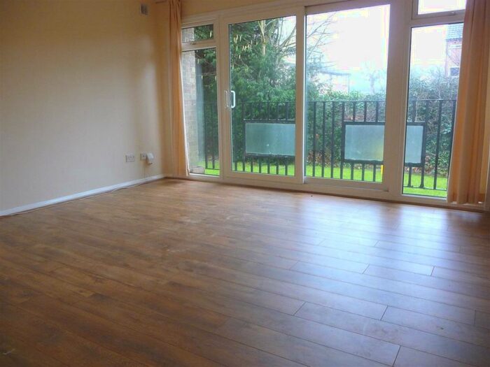 2 Bedroom Flat To Rent In Riversmeet, Hertford, SG14