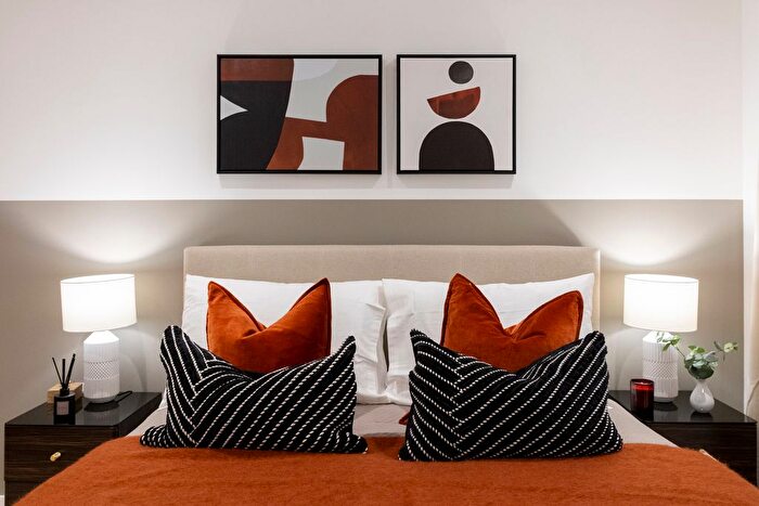 1 Bedroom Flat For Sale In " Bedroom Apartment" At Crogsland Road, Camden, NW1