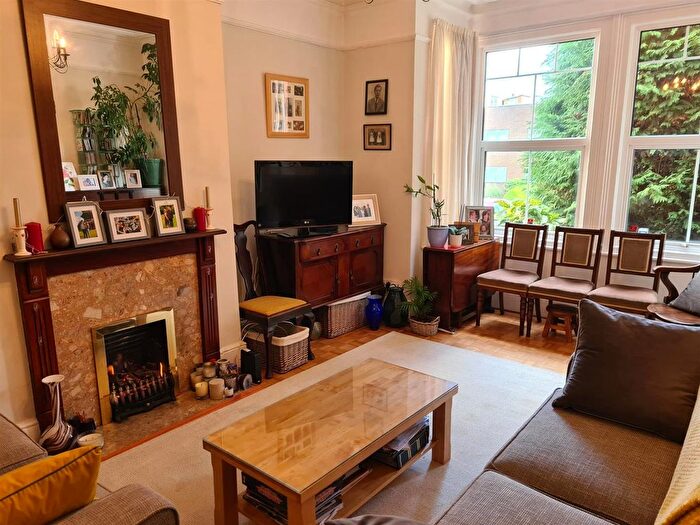 3 Bedroom Flat To Rent In Roxborough Park, HA1