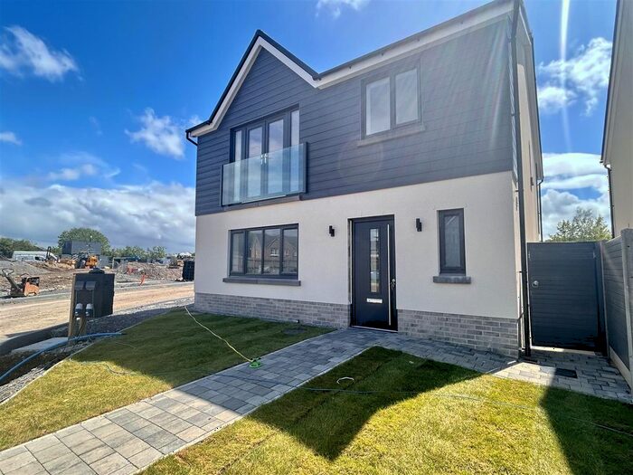4 Bedroom Detached House For Sale In Llysonnen Road, Carmarthen, SA31