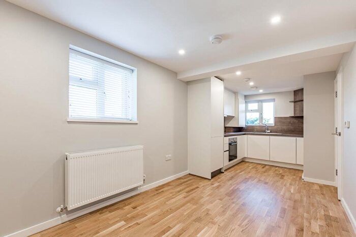 1 Bedroom Flat To Rent In Hoe Lane, EN1