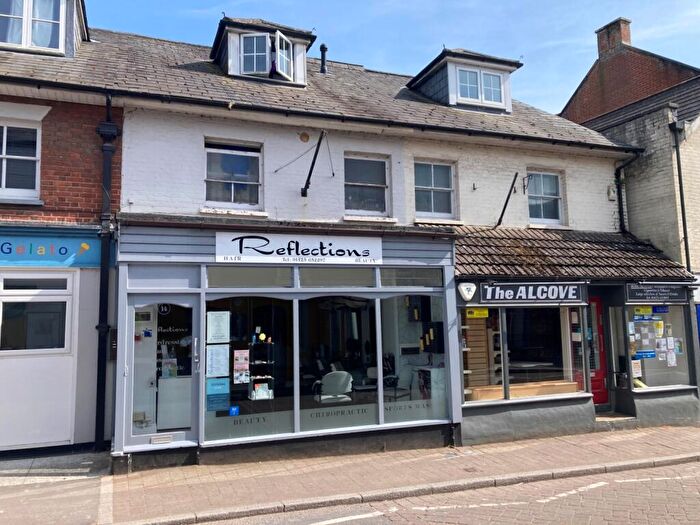 2 Bedroom Flat To Rent In Salisbury Street, Fordingbridge, Hampshire, SP6