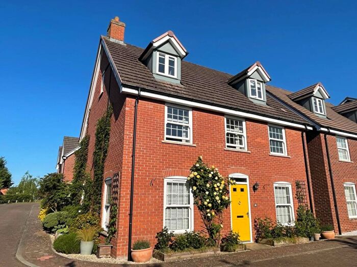 5 Bedroom Detached House For Sale In Kiln Drive, Woburn Sands, MK17