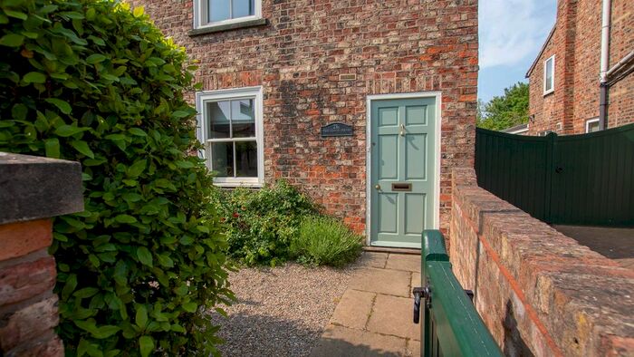 2 Bedroom Cottage To Rent In Heslington Lane, York, YO10
