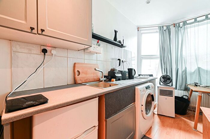 Studio To Rent In Kensington High Street, High Street Kensington, London, W8
