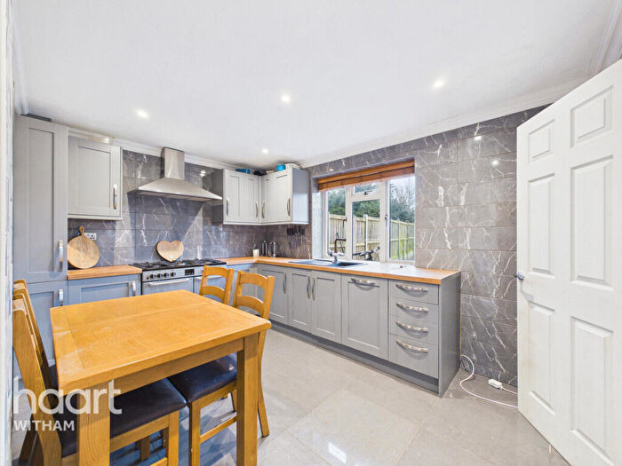 3 Bedroom Semi-Detached House For Sale In Walnut Tree Way, Tiptree, CO5