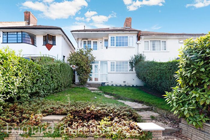 5 Bedroom Semi-Detached House To Rent In Christian Fields, London, SW16