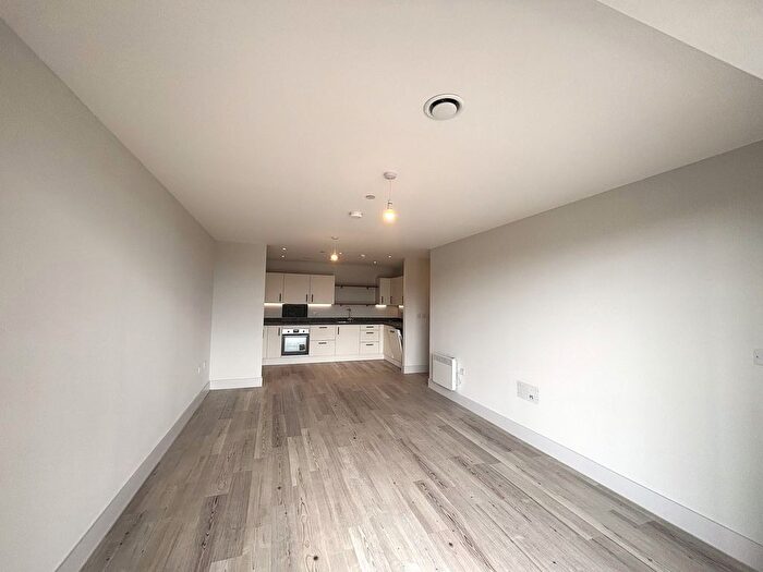 3 Bedroom Flat To Rent In Prince Charles Road, Exeter, EX4