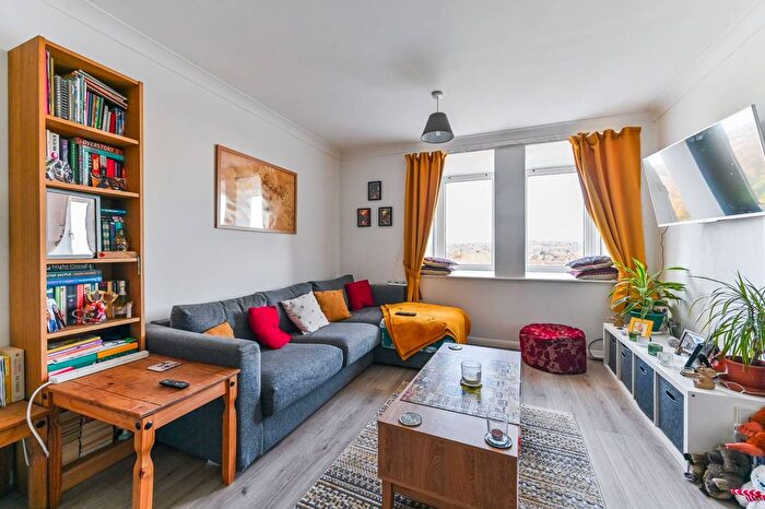 2 Bedroom Flat For Sale In London Road, Norbury, London, SW16