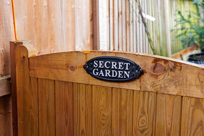 5 Bedroom Detached House For Sale In Ascot Drive, Dudley, DY1