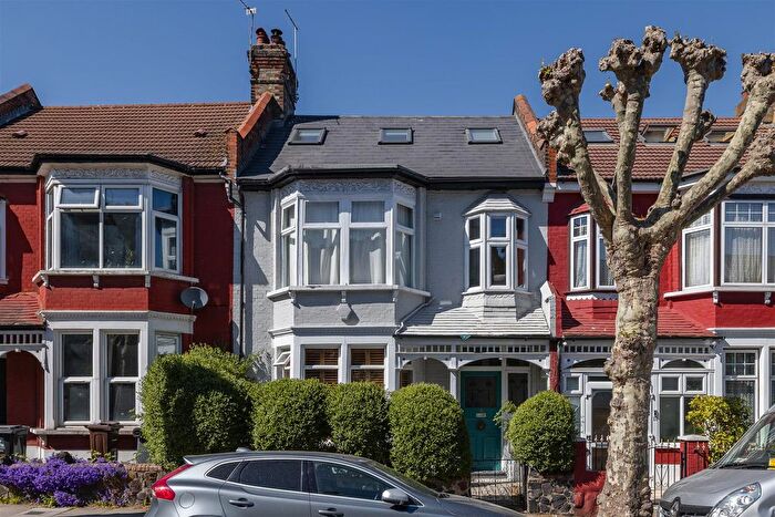 2 Bedroom Flat For Sale In Cleveleys Road, Hackney, E5
