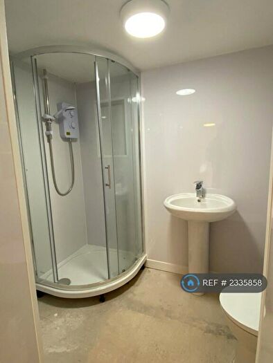 2 Bedroom Flat To Rent In Hathersage Road, Manchester, M13