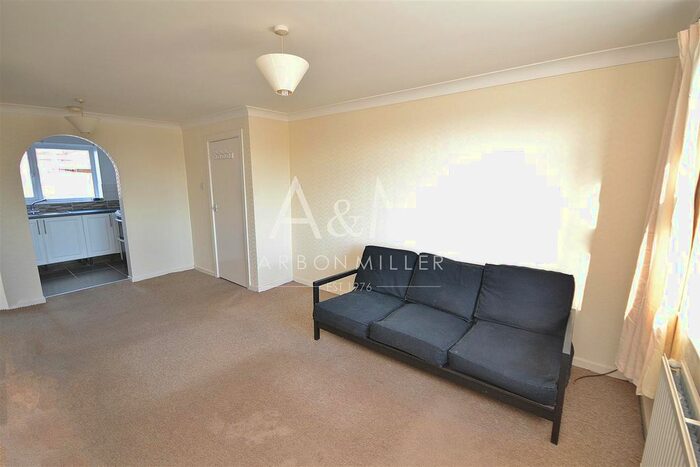 1 Bedroom Flat To Rent In Eastern Avenue, Ilford IG2