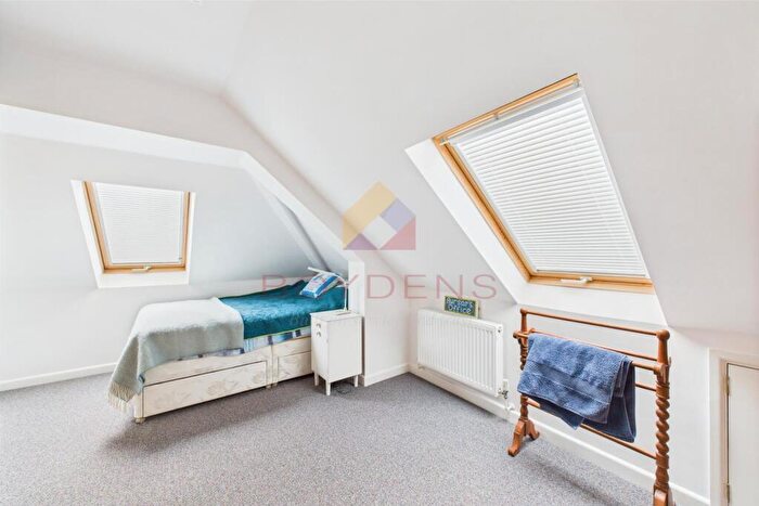 4 Bedroom Detached House For Sale In Glen Avenue, Colchester, CO3