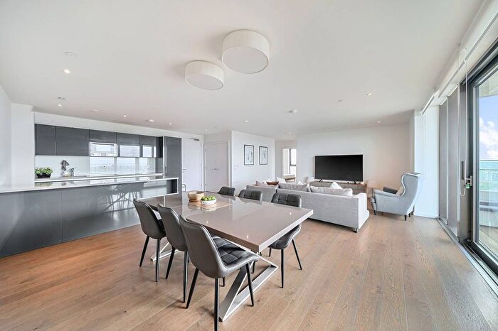 3 Bedroom Flat For Sale In St Gabrial Walk, Elephant And Castle, SE1