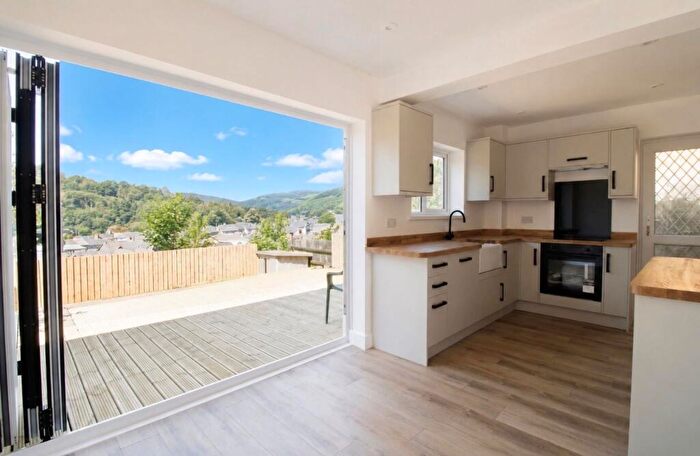3 Bedroom Semi-Detached House For Sale In Highfield Close, Risca, NP11