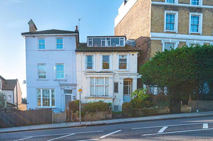 2 Bedroom Flat For Sale In Anerley Hill, Crystal Palace, London, SE19