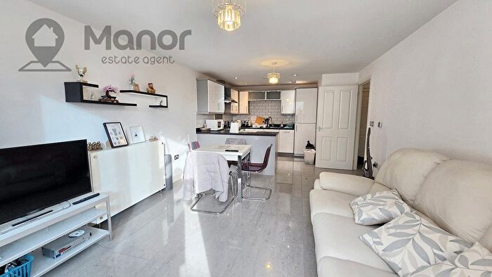 2 Bedroom Flat To Rent In Gabrielle House, - Perth Road, Gants Hill, IG2