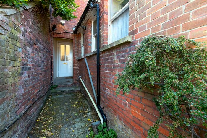 1 Bedroom Flat To Rent In High Street, Hawkhurst, Cranbrook, TN18