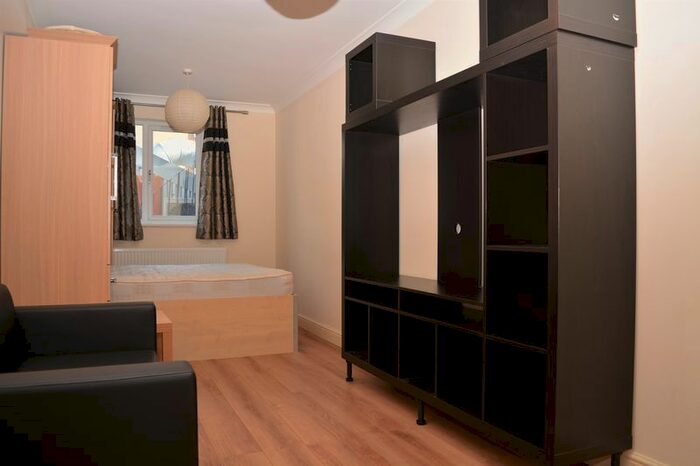 Studio To Rent In The Observatory, High Street, Slough, SL1