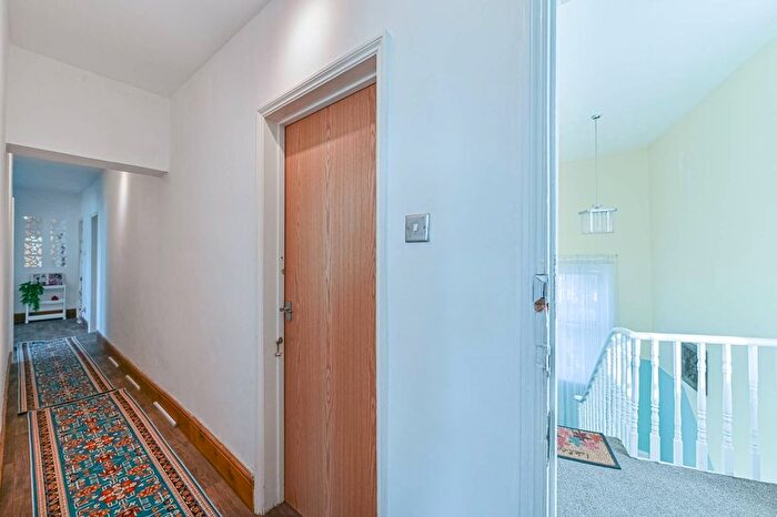 3 Bedroom Flat For Sale In Anerley Road, Anerley, London, SE20