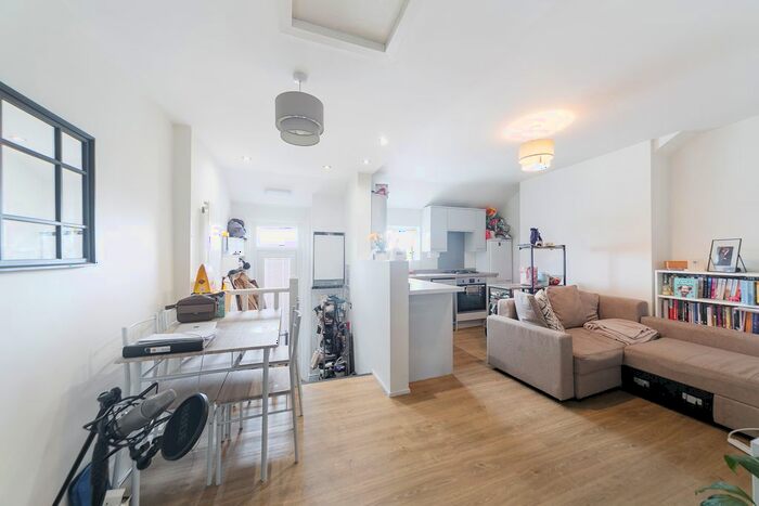 1 Bedroom Flat To Rent In B Kingston Road Raynes Park, SW20