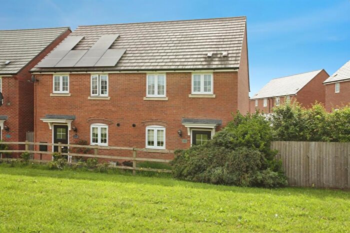 3 Bedroom Semi Detached House For Sale In East Close, Cawston, Rugby, CV22