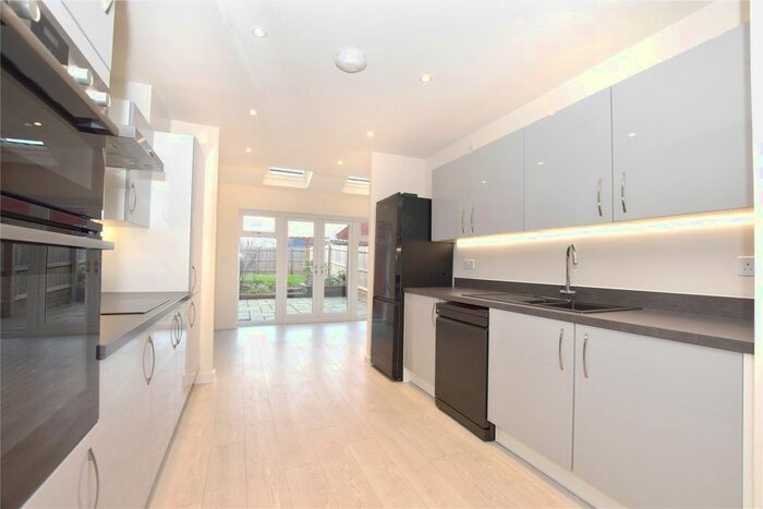 3 Bedroom Semi-Detached House To Rent In Dart Avenue, Topsham, EX2