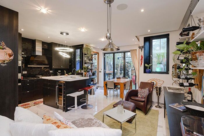 5 Bedroom End Terrace House To Rent In Melliss Avenue, Richmond, TW9