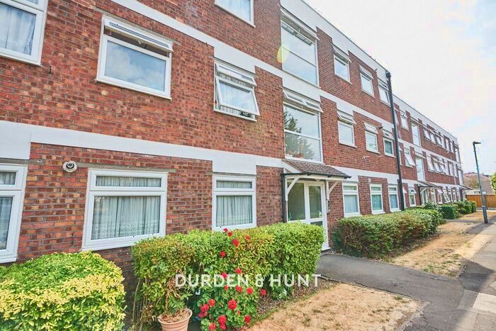 2 Bedroom Flat To Rent In Poplar Way, Barkingside, IG6