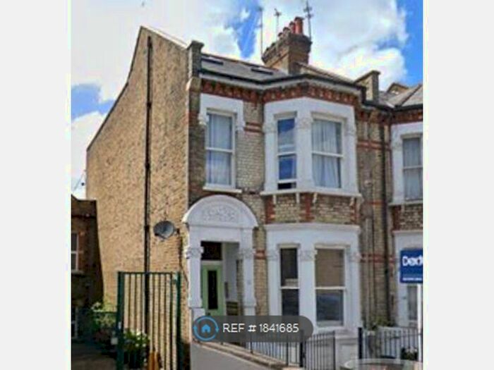 2 Bedroom Flat To Rent In Bloemfontein Road, London, W12