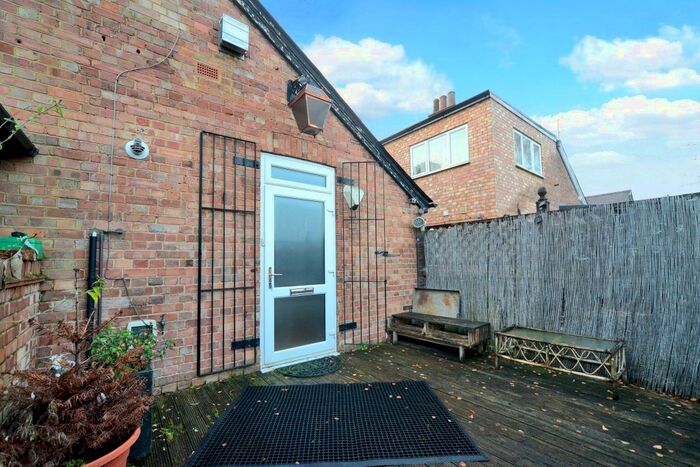 3 Bedroom Maisonette To Rent In Hersham Road, Walton-On-Thames, KT12