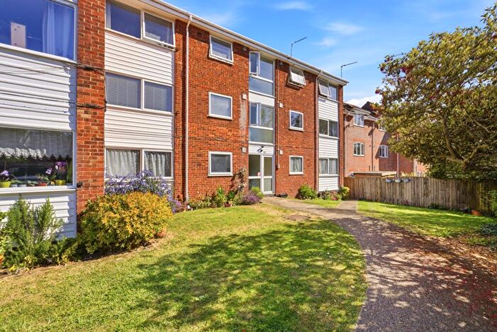 2 Bedroom Apartment For Sale In Cedar Court, St. Albans, Hertfordshire, AL4
