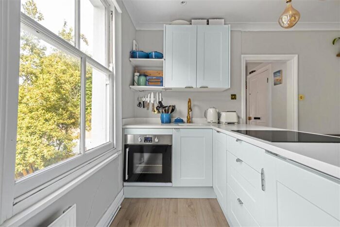 1 Bedroom Flat For Sale In Bedford Hill, SW12