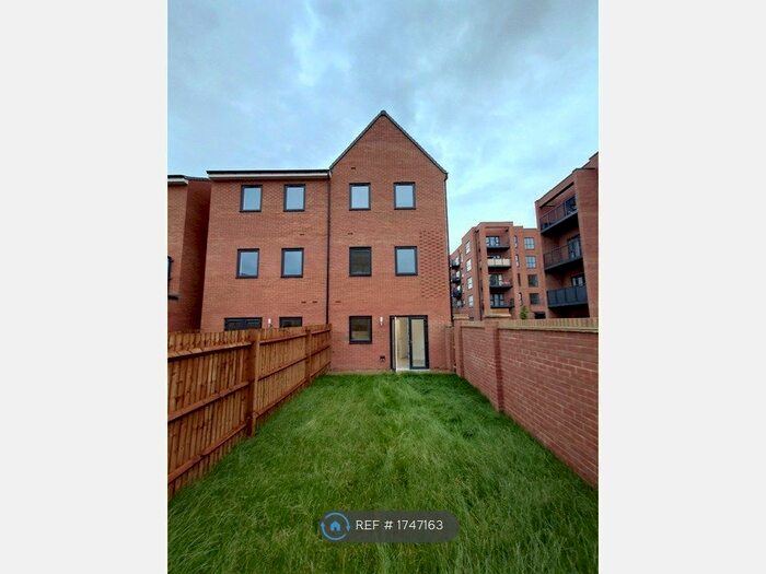 3 Bedroom Semi-Detached House To Rent In Hackbridge, Wallington, SM6