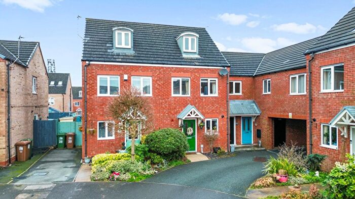 3 Bedroom Town House For Sale In Newlove Avenue, St. Helens, WA10