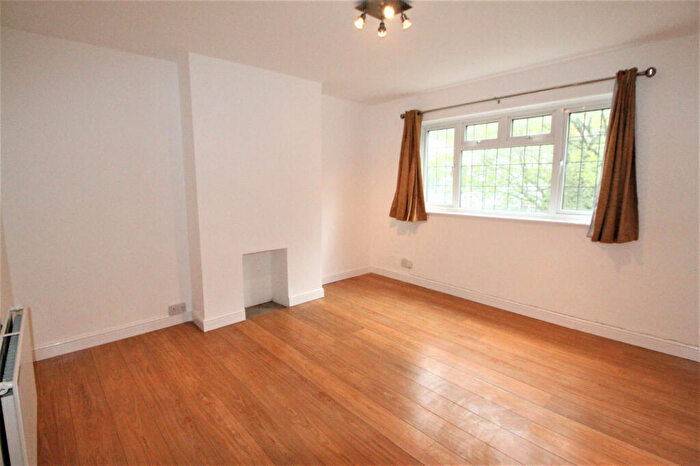 2 Bedroom Apartment To Rent In Dainton Close, Bromley, Kent, BR1