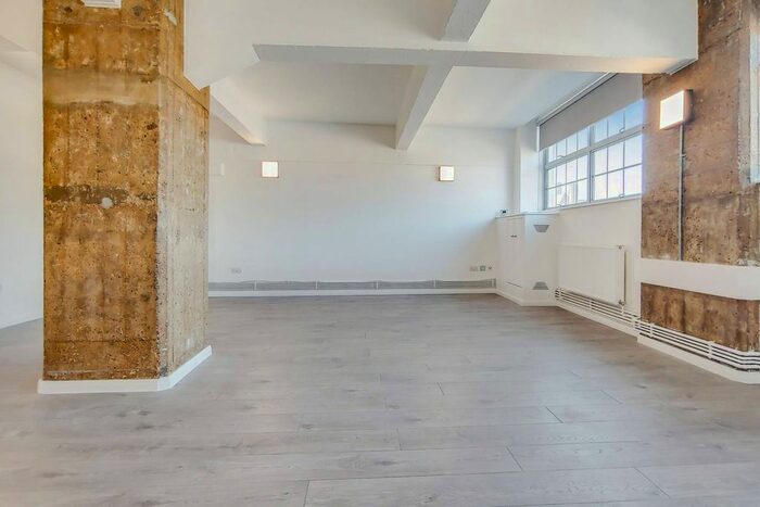 Studio To Rent In Kingsland Road, Dalston, London, E2