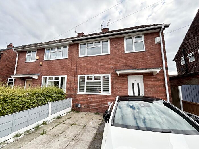 3 Bedroom Semi-Detached House To Rent In Worsley Avenue, Worsley, M28