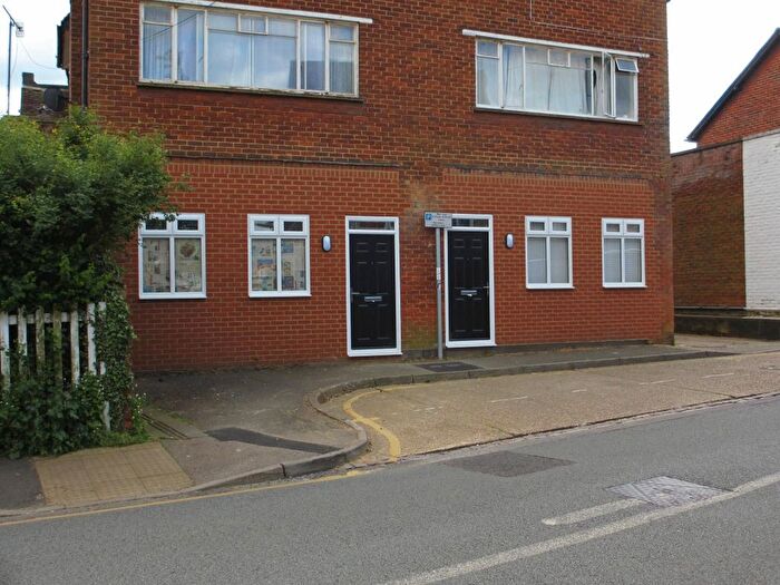 1 Bedroom Flat To Rent In Farncombe Street, Farncombe, GU7