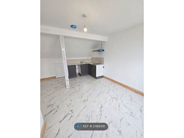 Studio To Rent In New Road, London, E4