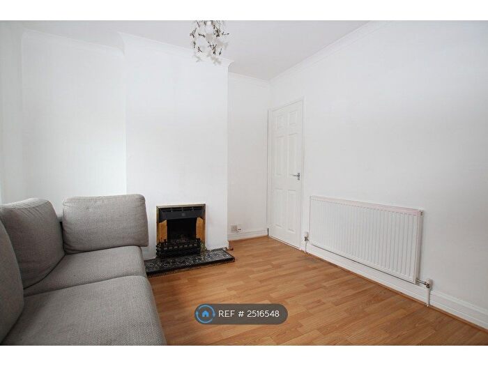 3 Bedroom Terraced House To Rent In Victoria Road, Chatham, ME4