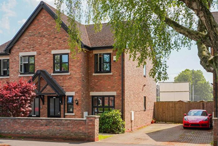 3 Bedroom Semi-Detached House For Sale In Brantingham Road, Chorlton, M21