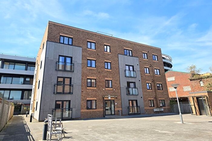 2 Bedroom Flat To Rent In Woodfield Road, Woodfield Road, Broadheath, Altrincham, WA14